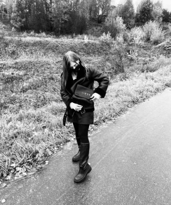 Живу в Москве, великолепном городе возможностей. Мои услуги – это идеальное сочетание страсти и нежности. Я знаю, как доставить настоящее удовольствие своему партнеру. Позволь мне открыть для тебя новые грани удовольствия. Мои фото подтверждают мою красоту и соблазнительность. Отзывы моих клиентов говорят о моих незабываемых навыках. Позволь себе роскошь и позвони мне прямо сейчас! 💋 9283, 24 года