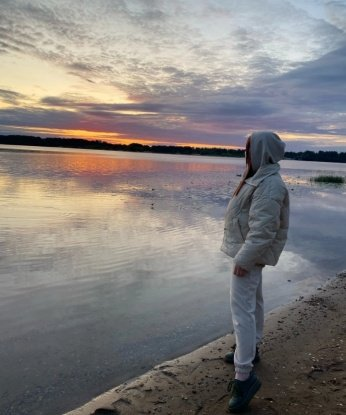 Живу в Москве, великолепном городе возможностей. Мои услуги – это идеальное сочетание страсти и нежности. Я знаю, как доставить настоящее удовольствие своему партнеру. Позволь мне открыть для тебя новые грани удовольствия. Мои фото подтверждают мою красоту и соблазнительность. Отзывы моих клиентов говорят о моих незабываемых навыках. Позволь себе роскошь и позвони мне прямо сейчас! 💋 9283, 24 года