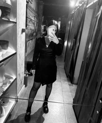 Живу в Москве, великолепном городе возможностей. Мои услуги – это идеальное сочетание страсти и нежности. Я знаю, как доставить настоящее удовольствие своему партнеру. Позволь мне открыть для тебя новые грани удовольствия. Мои фото подтверждают мою красоту и соблазнительность. Отзывы моих клиентов говорят о моих незабываемых навыках. Позволь себе роскошь и позвони мне прямо сейчас! 💋 9283, 24 года